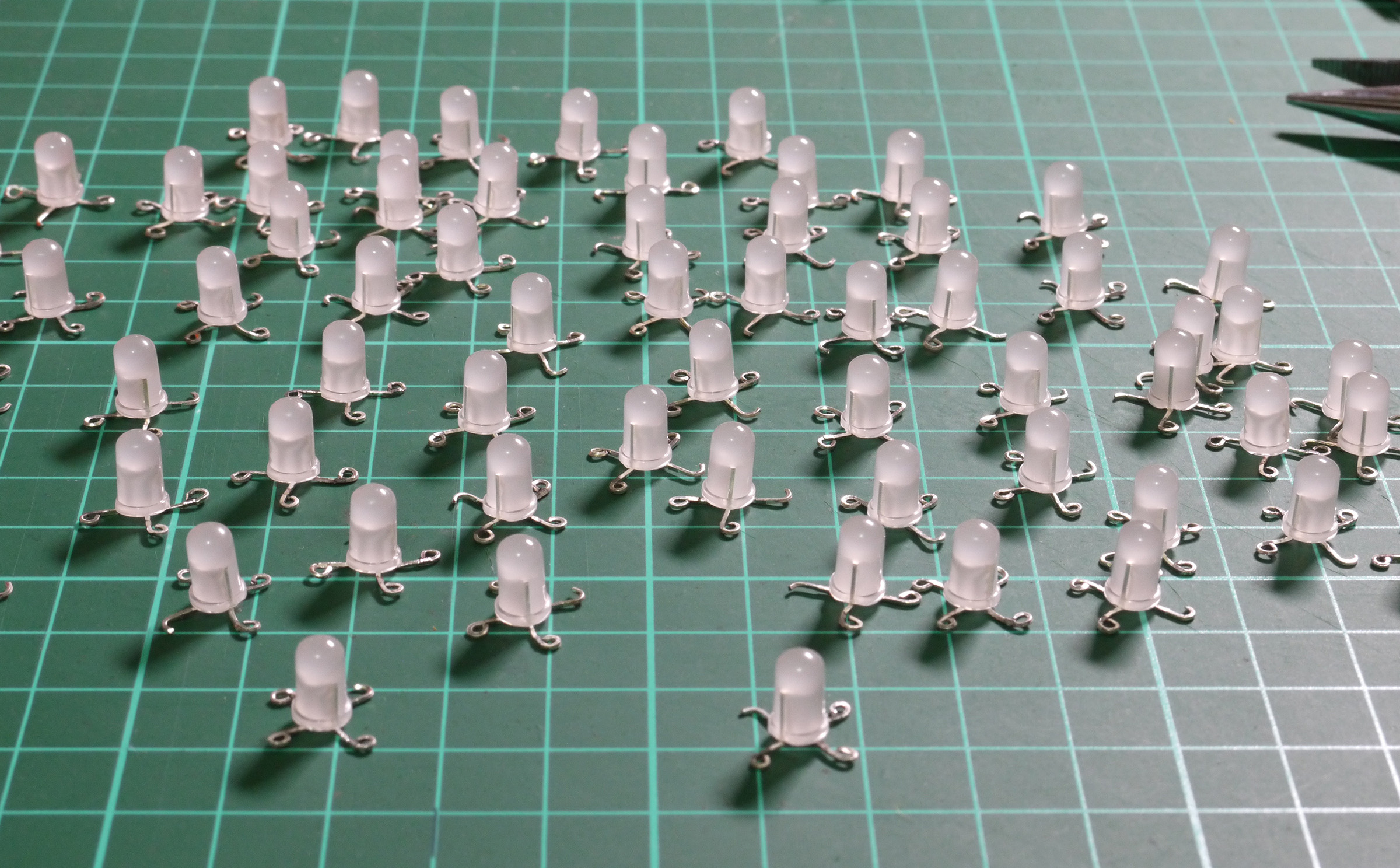 05_RGB_LEDs_bended_many