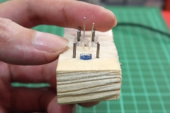 Left : Anode, Right : Cathode